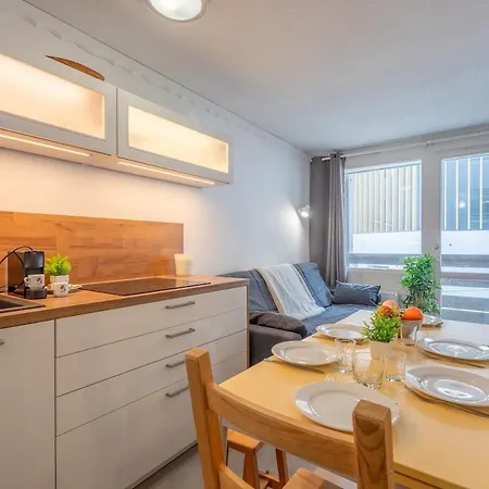 Spacious Slope Front Ski-in And Out * Val Thorens